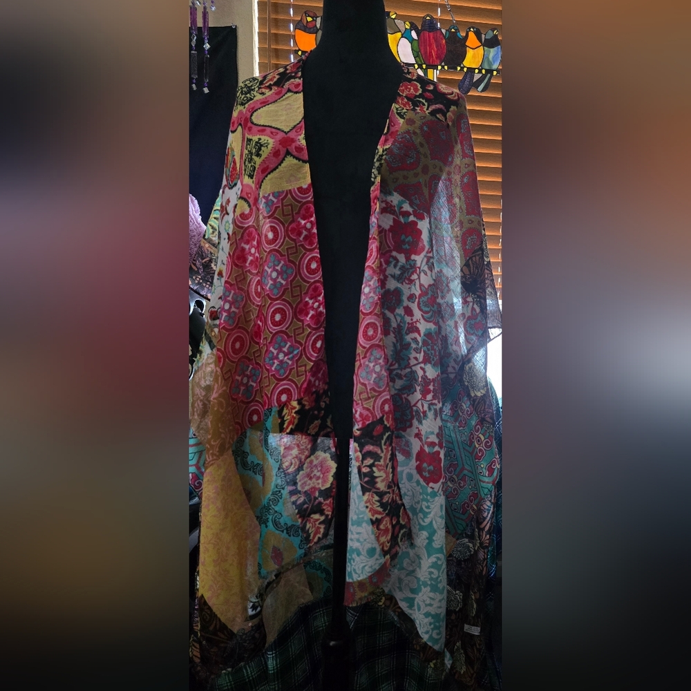 236 NWOT Colorful Bohemian Kimono (D)
